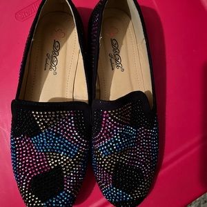 Black multi colored flats